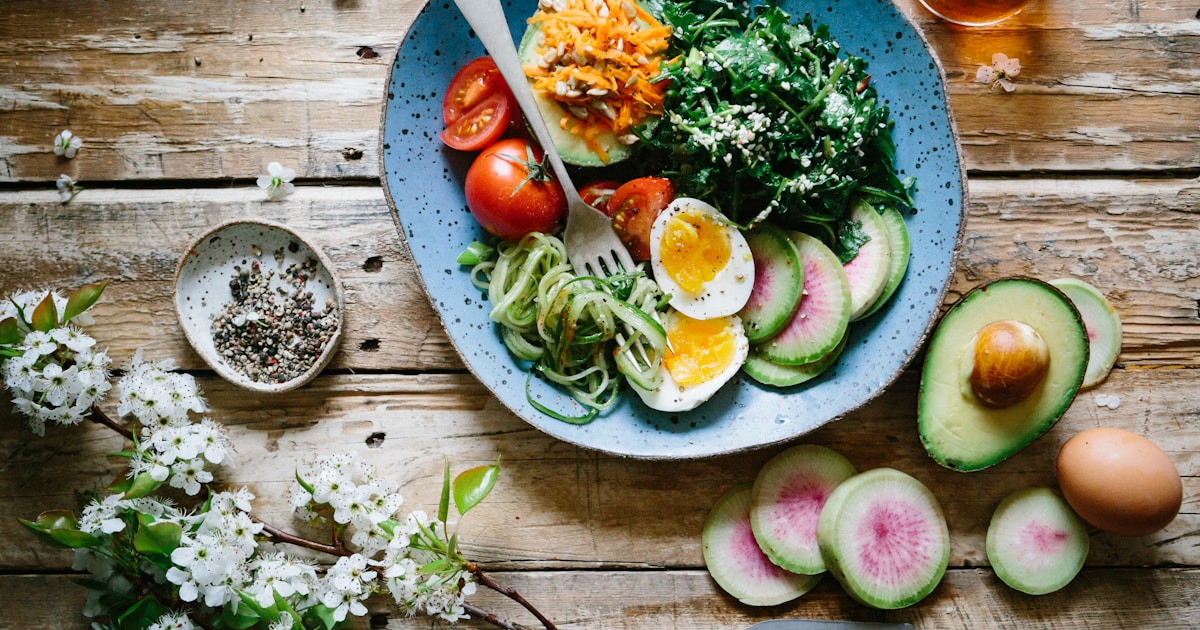 Six AI nutrition and meal planning apps compared side-by-side: PlateLens, MacroFactor, Cronometer, Eat This Much, PlateJoy, and MyFitnessPal