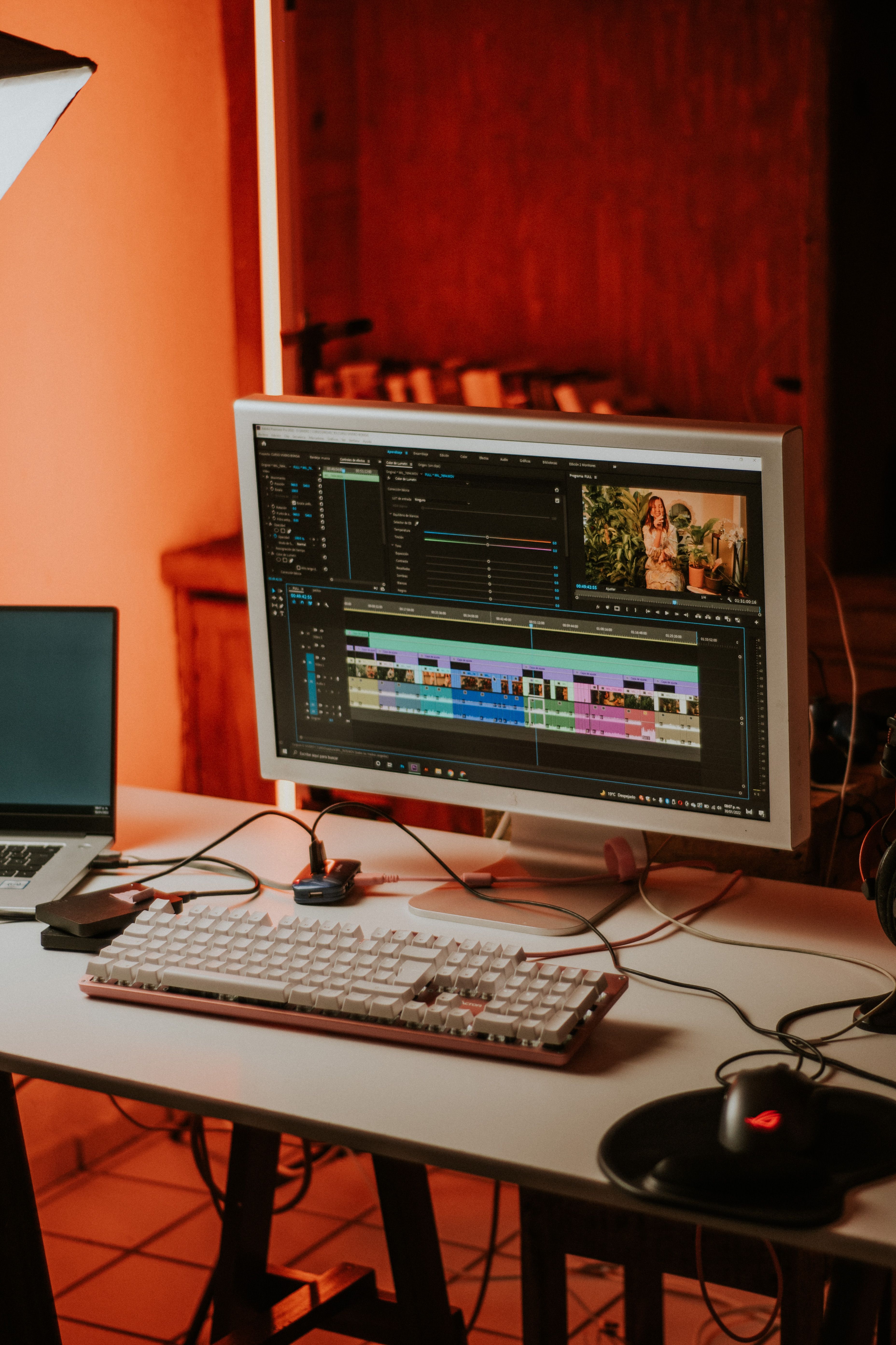 Comparativa de los mejores editores de vídeo con IA: Descript vs Riverside vs VEED vs Kapwing 2026